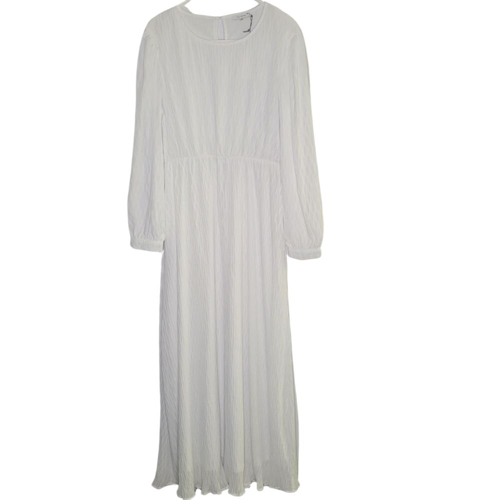 NWT Long Sleeve Full Length White Dress Size Medium